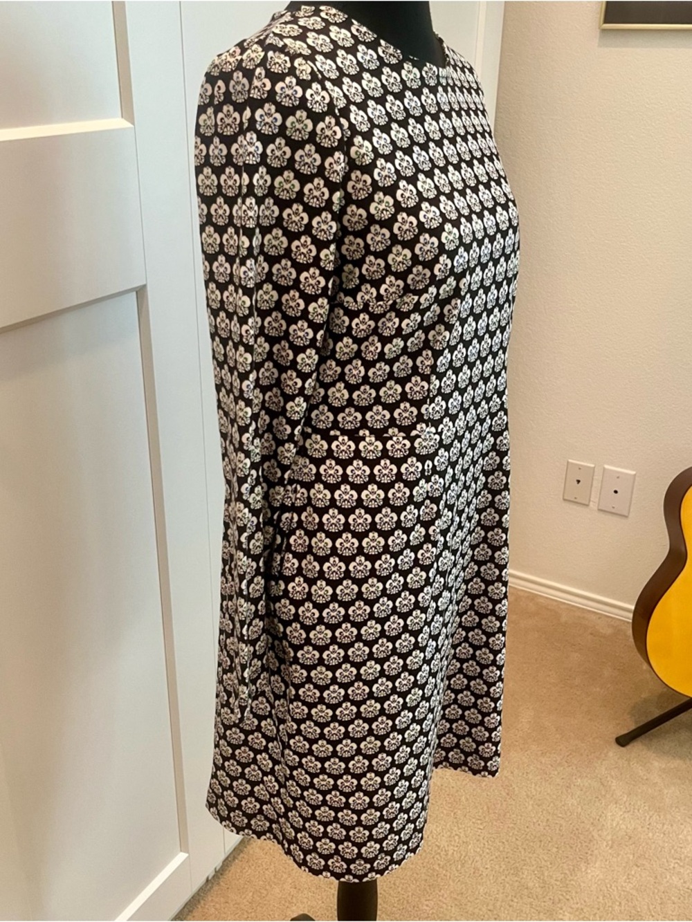Boden Black & White Floral-Print Long-Sleeve Cotton Knit Shift Dress EUC - Picture 2 of 8